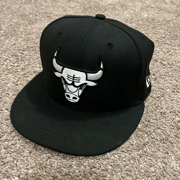 New Era Other - Chicago Bulls New Era Fitted hat (Size 7 1/4)